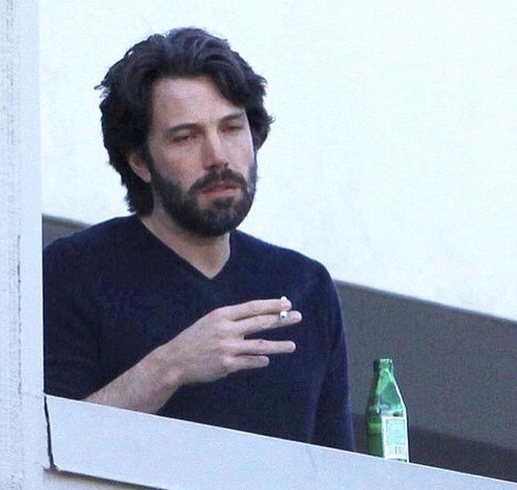 ben-affleck-smoking