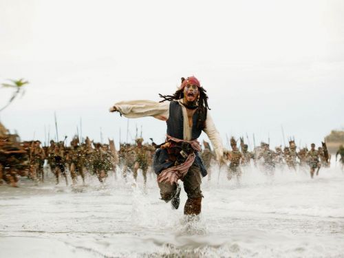 jack-sparrow-being-chased