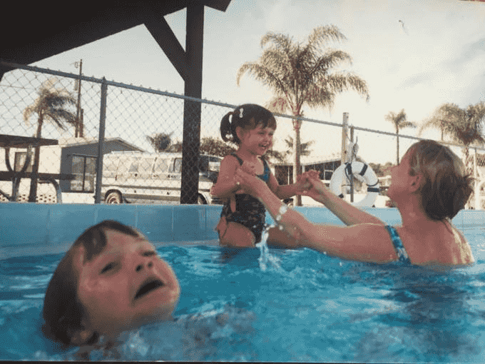 swimming-pool-kids