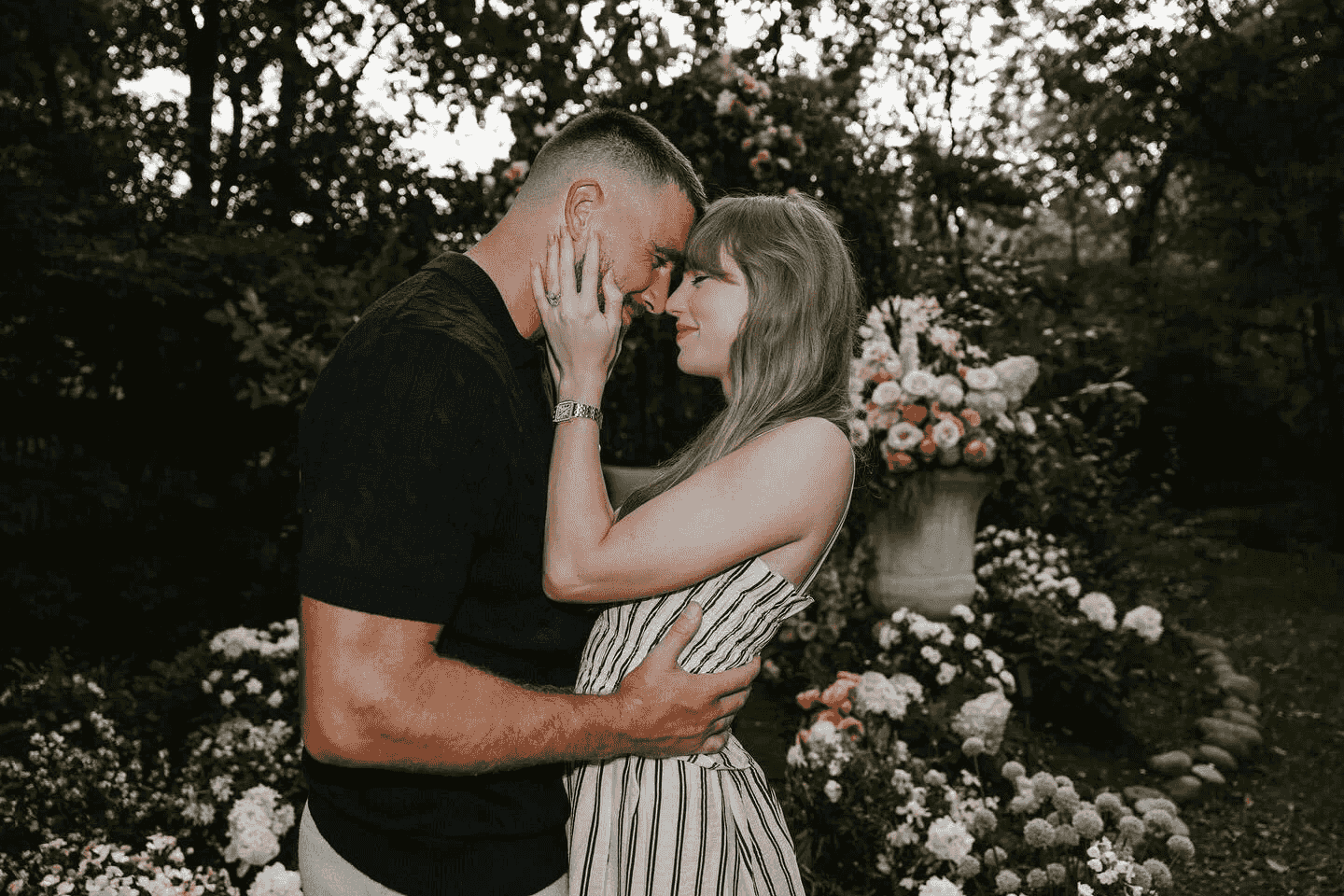 taylor-swift-travis-kelce-engagement