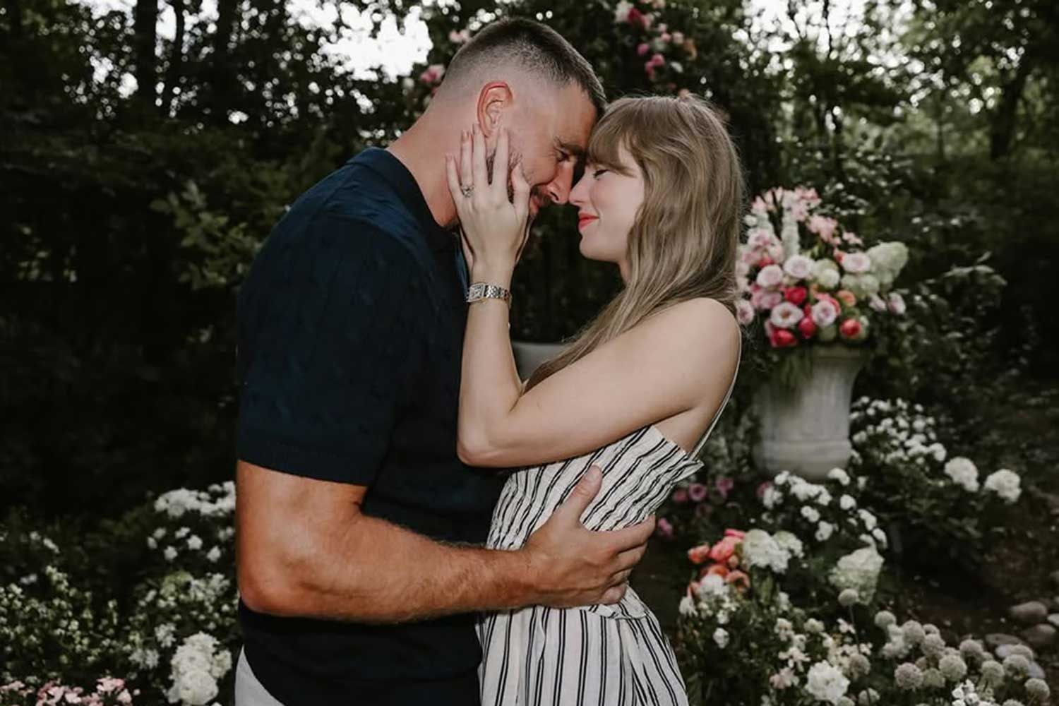 taylor-swift-travis-kelce-engagement